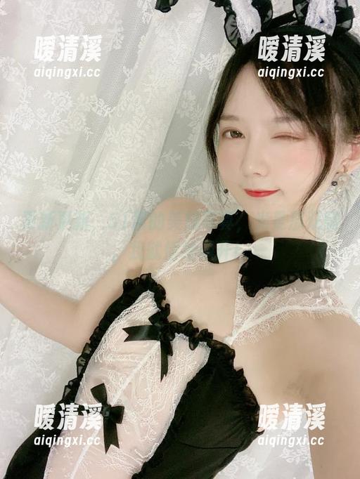 更新更新，51酱的美脚写真，光是那双腿，我就情绪飙升！
