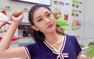 AISS爱丝(黄金版) - 人人都爱的长腿妹纸，跟随索菲的写真集释放至美腿影。
