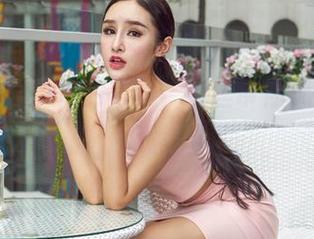 “安静”风格的写真，爱丝带你玩沉默游戏。