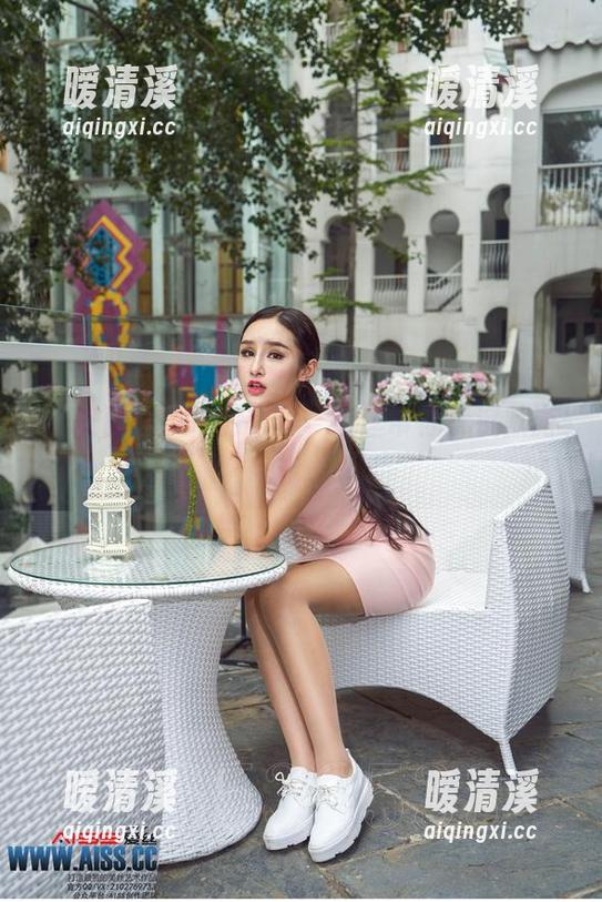 “安静”风格的写真，爱丝带你玩沉默游戏。