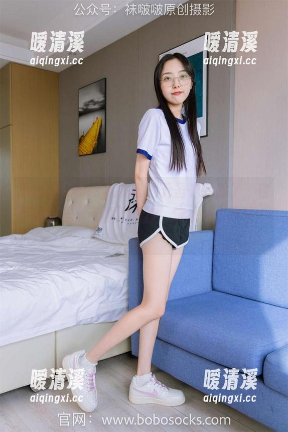 BoBoSocks袜啵啵 - 无圣光暴露了，稚予的裤里丝花絮不怕冷，依然让人眼睛一亮。