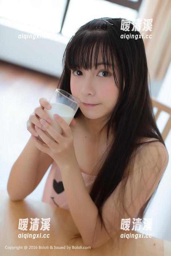 BoLoli菠萝社 - 一起欣赏夏美酱的美腿图集吧，下载还可反复琢磨每一个角度！