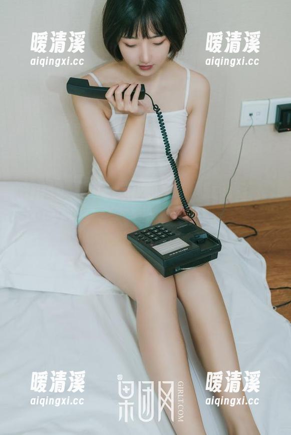 GIRLT果团网 - 难以抵挡的资源！何梦兮Stacy劈个灰丝给你，画风总在你意想不到的地方！