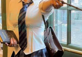 黄豆粉新姿态！Halo_酱再度更新，她的每一个cos都像是“黄豆粉情愫”里的绝妙插曲！