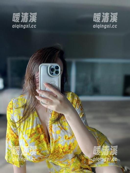 微密圈 - 香槟比基尼写真：MIYA毕竟是一位让人无法忽视的泡泡maestro。