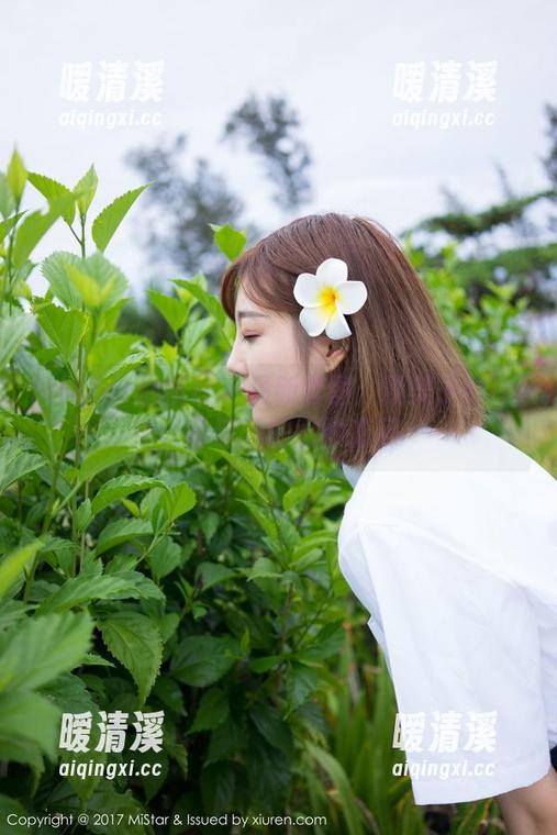MiStar魅妍社 - 最新套图：糯美子Mini，吊带下的微妙暗示