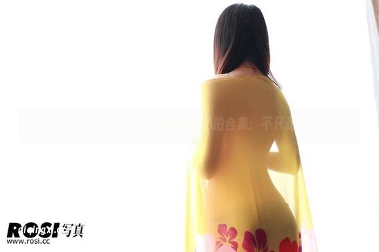 ROSI - 来自杨晨晨的修女私拍合集：不只是严肃