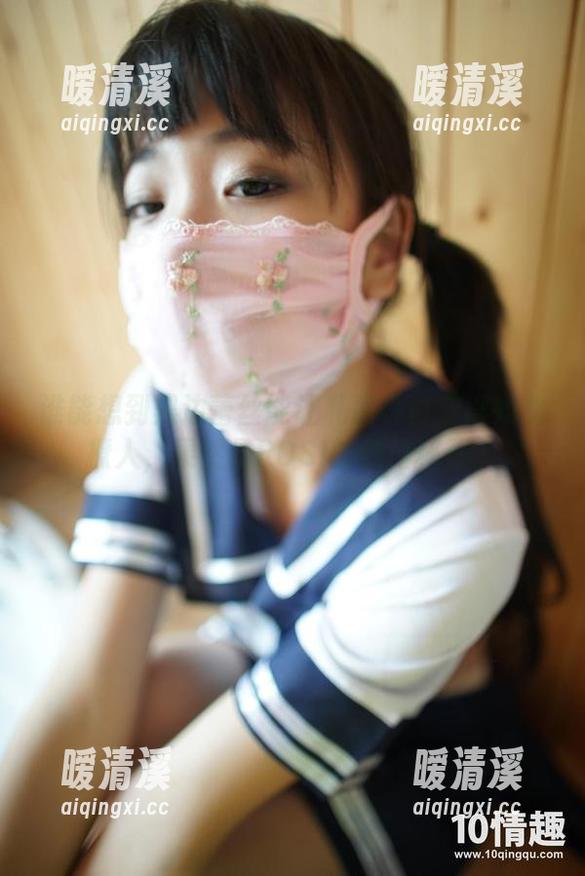 谁能想到黑边蕾丝能让私房写真变得如此撩人，果然是ROSI的独门秘籍。