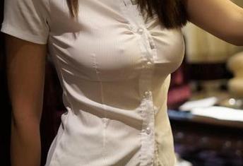 ROSI红色蕾丝写真，免费体验好到买吗？打个比方，你一定会流口水。