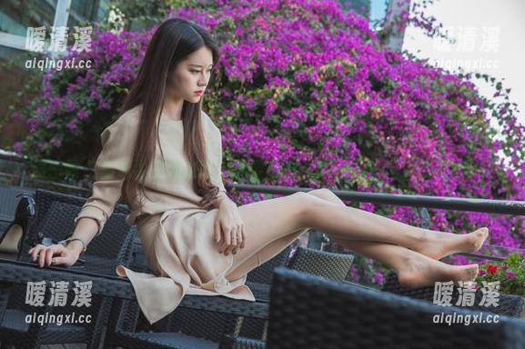 微密圈 - 高清牛仔裤套图，真要感谢“Sia不吃鱼”的这张脸啊