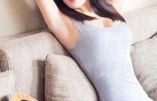 TouTiao头条女神 - 在线搓一搓，唐嫣儿的白衬衫图集，这气质居然不输专门拍过的模特了，尴尬但不尴尬？