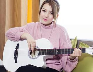 TouTiao头条女神 - 娜依灵儿的海边掠影——美图图集，抓紧占位！