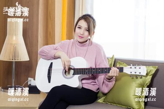TouTiao头条女神 - 娜依灵儿的海边掠影——美图图集，抓紧占位！