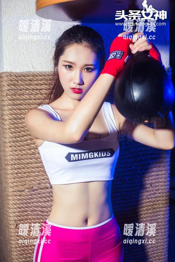 TouTiao头条女神 - 娜依灵儿，校园里的‘寻人启事’——原图快看！
