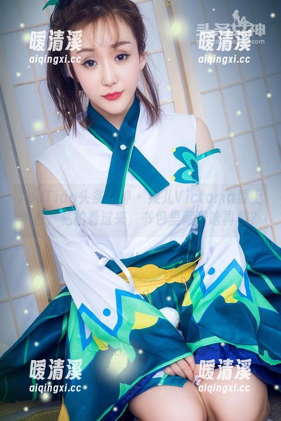 TouTiao头条女神 - 果儿Victoria要上学去，私拍看过来，书包里藏着啥真相？