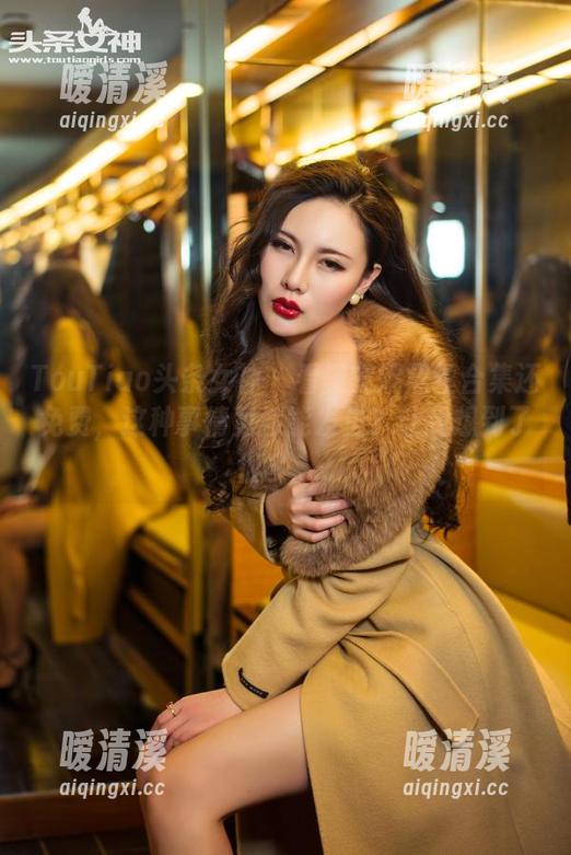 TouTiao头条女神 - 看樊安妮黑丝合集还免费，这种事情竟然能发生？让我想到了很多......
