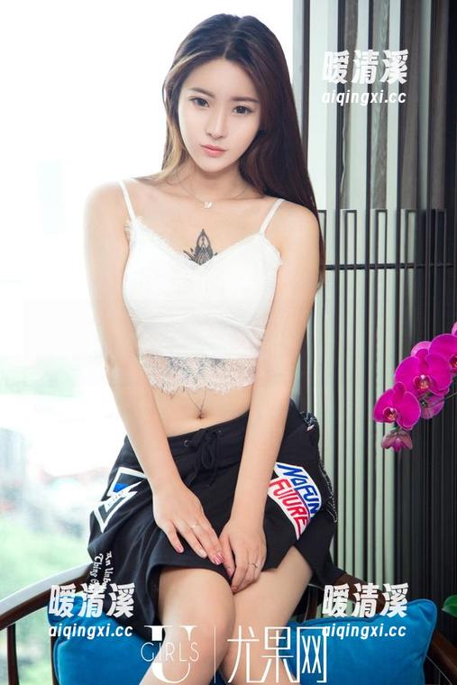 UGirls尤果网 - 涉谷由里在定制图片中向我们展示了她的裸足...好吧，分神了