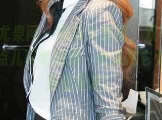 UGirls尤果网 - 田慕儿原图，双马尾的跃动感有点儿可爱到爆，快来把它变成你的新壁纸吧！