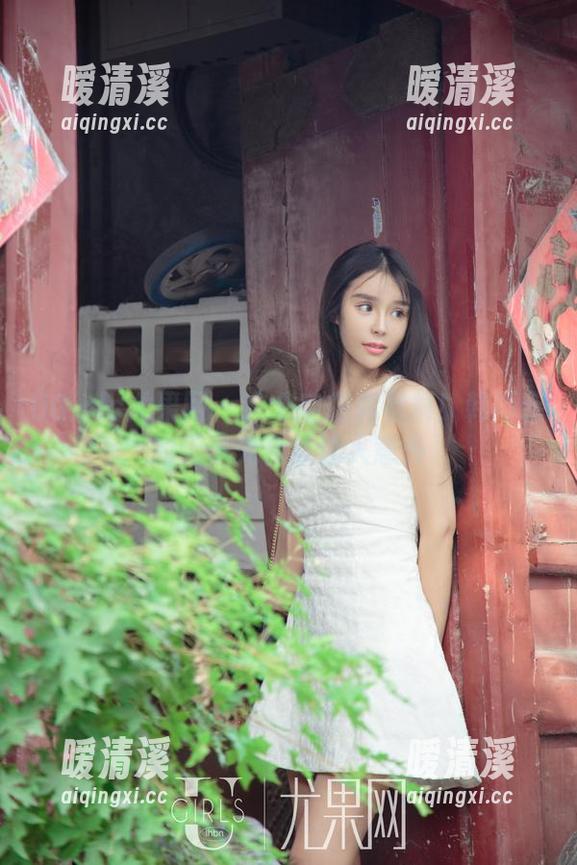 UGirls尤果网 - 这个空姐真有料！韩雨菲的无圣光合集让人意外