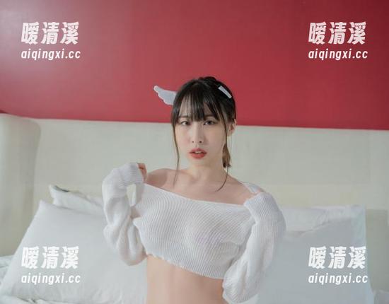被Uhye(이유혜)学妹这次美图更新的精致感冲击到了，真心想学她的神秘感…