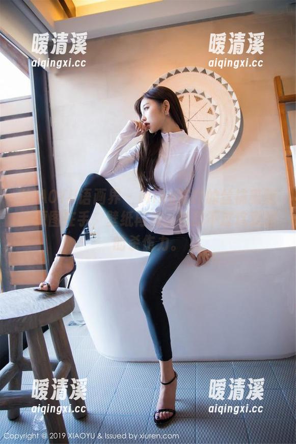 XIAOYU语画界 - Miko酱吖的丝袜美腿，原图在手，壁纸再美，也敌不过这双腿的杀伤力。