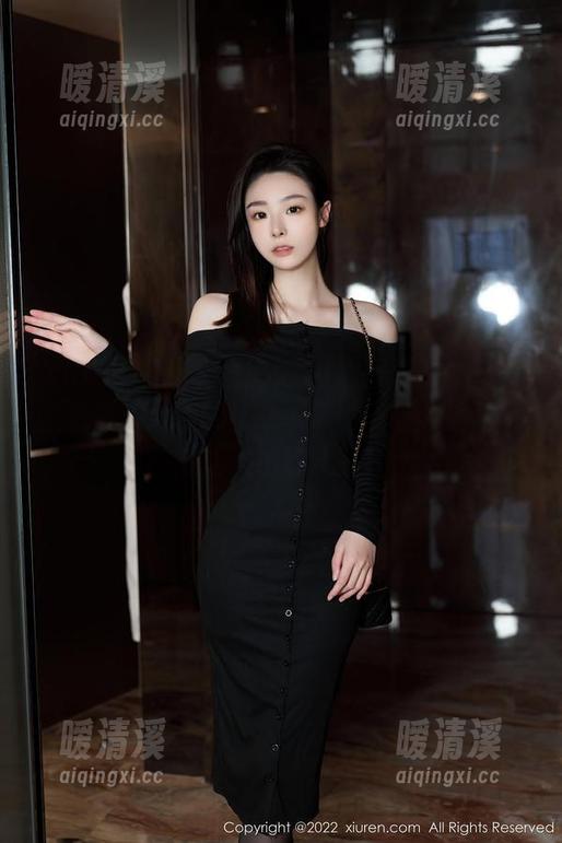 Xiuren秀人网 - Carol周妍希的牛仔裤，是夏天天使的化身。原图一看，图包更是让人愿意集邮！