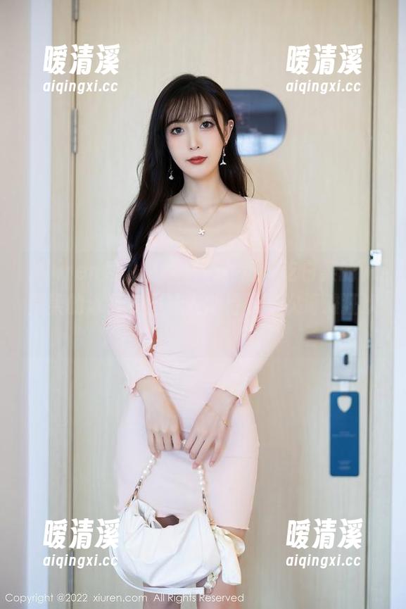 Xiuren秀人网 - 暑假虽远，吃白菜的vi菜菜的泳装美图让人期待下一次海滩狂欢！