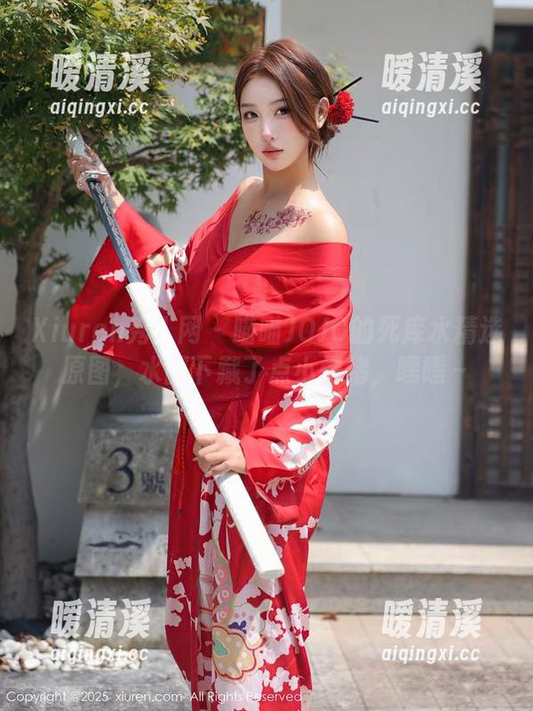 Xiuren秀人网 - 喵喵JOJO的死库水精选原图，水面下藏了点小情绪，嘿嘿～