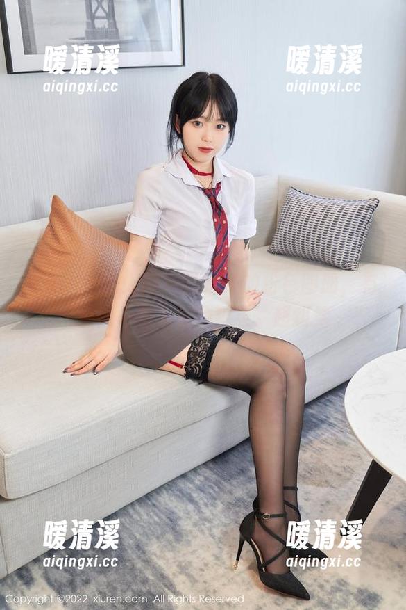 Xiuren秀人网 - 奶喵喵的粉色图册，有点像一包无聊的糖果，超纠结