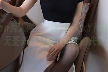 Xiuren秀人网 - 孟狐狸FoxYini的蕾丝写真，无圣光，只剩下真实的光影游戏。