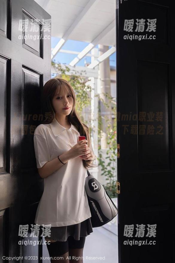 Xiuren秀人网 - 听说徐微微mia职业装的图包全是撩人隐晦的暗示，下载冒险之前我先捂住口！