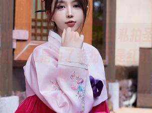 Xiuren秀人网 - 玥儿玥er的私拍圣诞，原图里的红色调是为了装扮还是红红火火的期待？