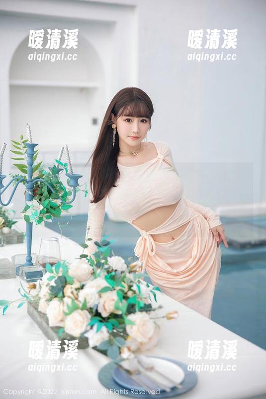 Xiuren秀人网 - 这套瑜伽美图中，白露小猪似乎在说“努力吧，不然只配当个旁观者”。