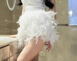 Xiuren秀人网 - “糯美子MINIbabe把红裙穿得真好，这个写真套图也太赞了吧！”—眼见为实。