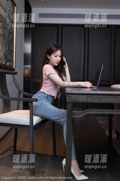Xiuren秀人网 - 绮里嘉Ula最新力作——眼镜的大变身，更新到你心坎里了！