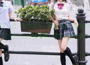 YouMi尤蜜荟 - 这一身白衬衫：娜娜TINA选择的下来之后，遂决定让自己穿的好看，图片不胜枚举！