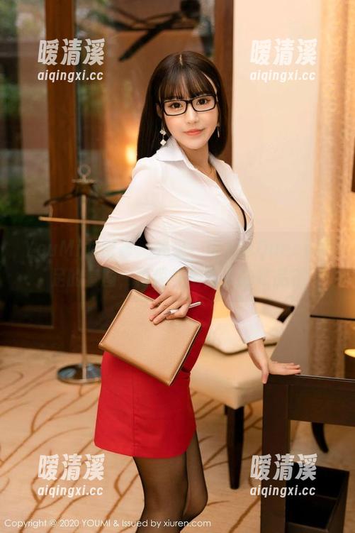 YouMi尤蜜荟 - 先来一组左冰Queen裸足的套图，再谈其他博主的作品？