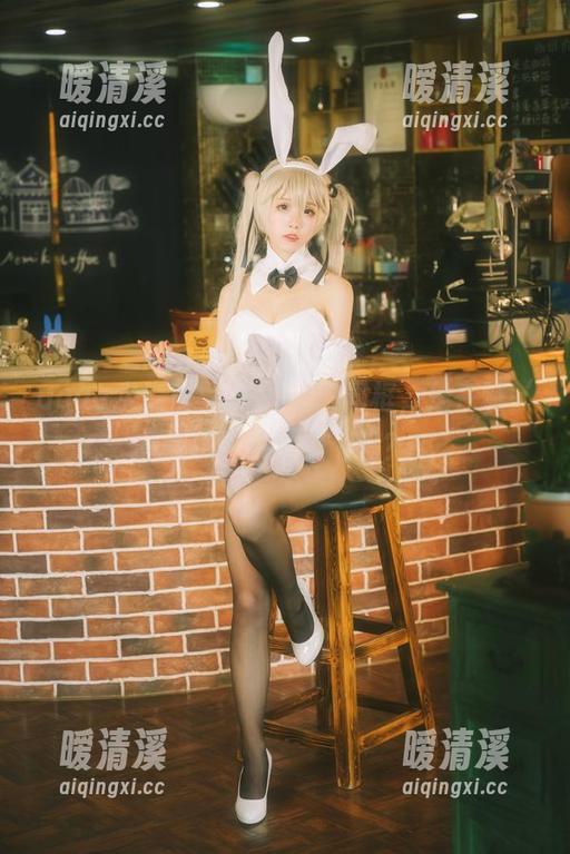 aqua水淼在写真中与2B同框，是在喊‘我也要机械美’吗？