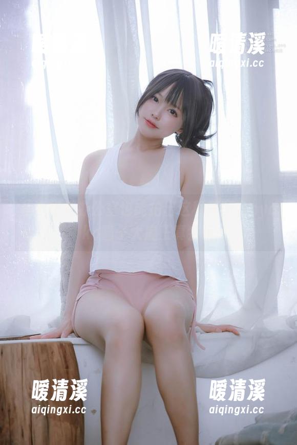 从没想过办公室也能拍出这种美图，nyako喵子大魔王真会玩