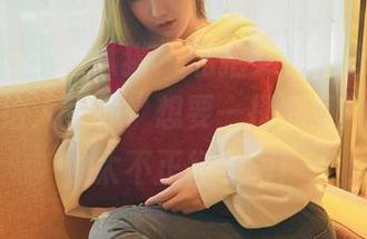 partycat轰趴猫 - 私拍艾小青修女造型，原图给人一种“想要一探究竟”的冲动，太不正经了吧！