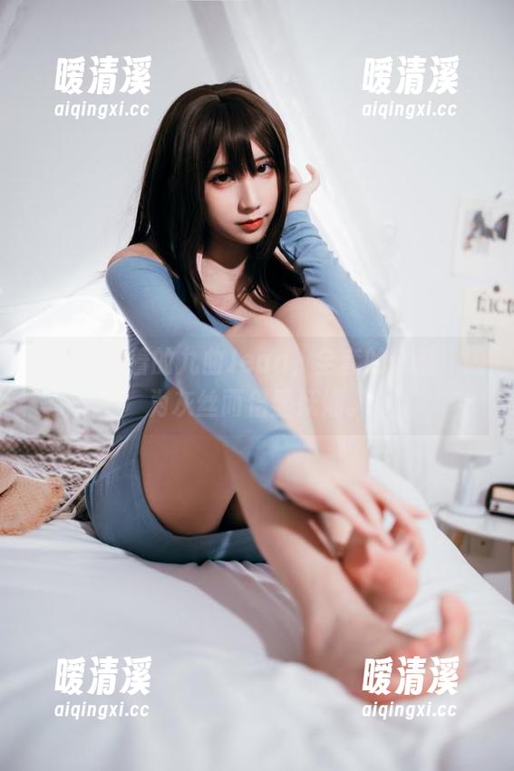 图片里藏着的九曲Jean，全套的诱惑，因为灰丝而倍显妩媚。