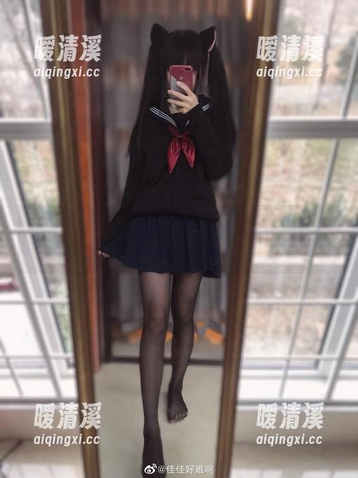 不得不说，佳佳酱ovo这张原图，蓝色吊带体操服也算别修复平庸吧。