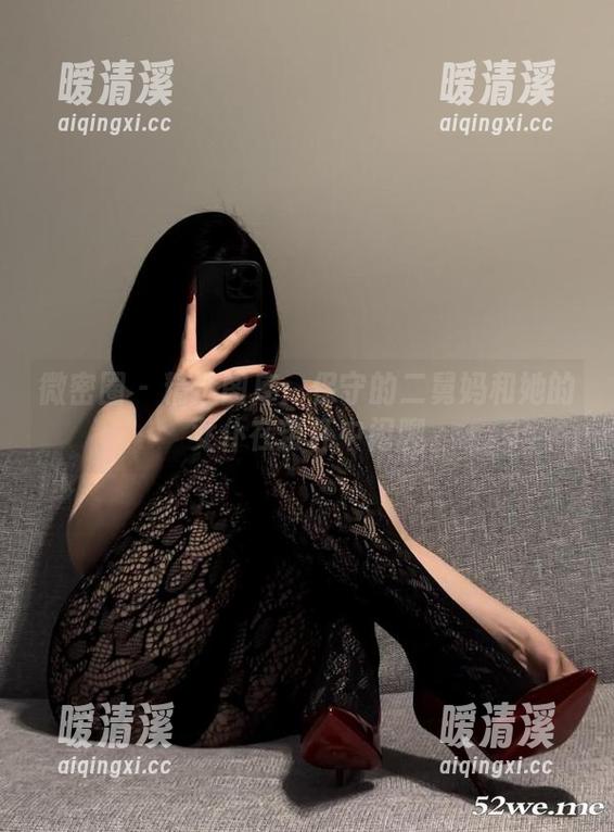 微密圈 - 精选图库：保守的二舅妈和她的女仆在茶杯中闲聊