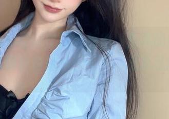 倦倦喵的校园作品全放出，免费的！我感觉连风都在偷瞄——不不，是草丛的方向。