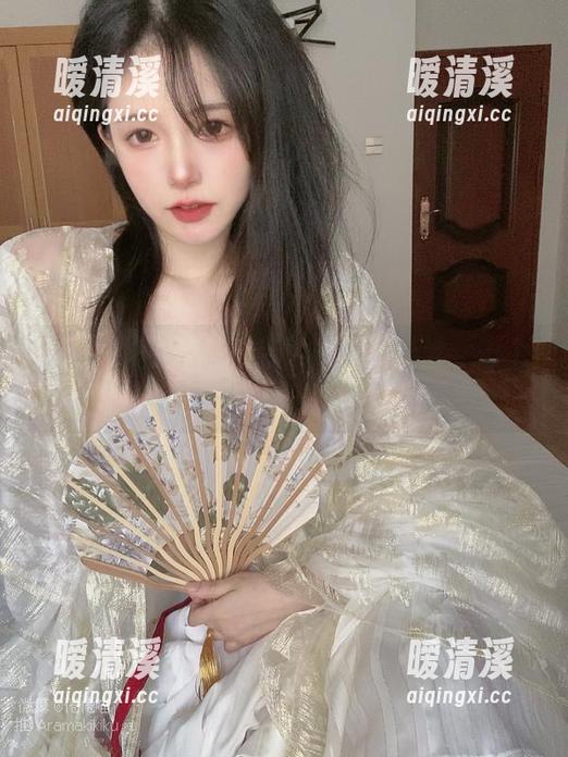精选独特，倦倦喵与她的吊带白丝，一个动作就引人入胜