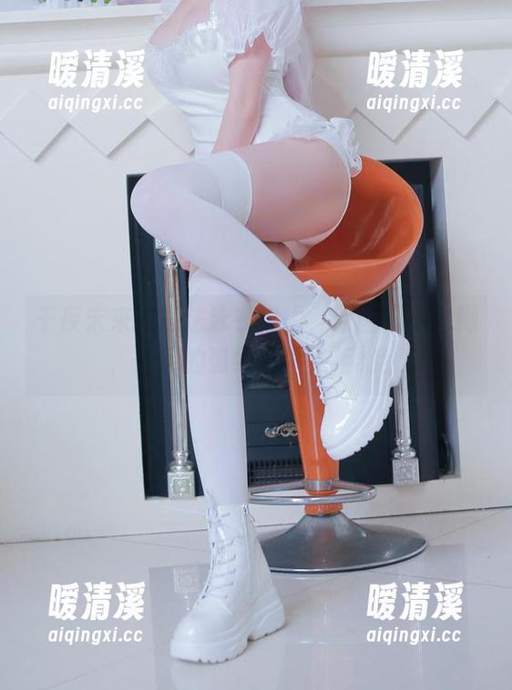 千夜未来的蒂法泳衣出镜，原图毫不含糊，暗示的弧线我没法拒绝！