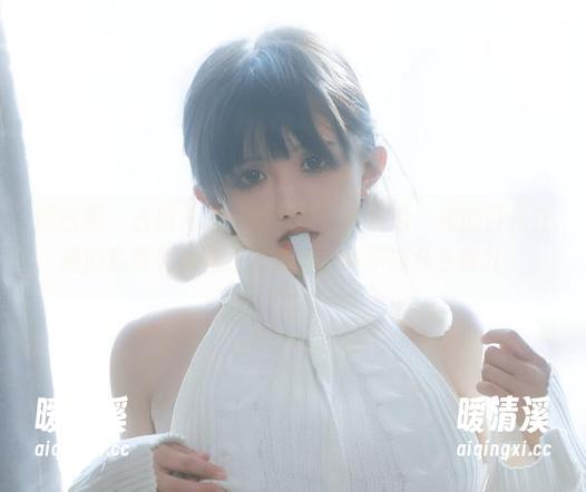 微密圈 - 古阿扎的定制蛋糕。说实话，我的目光在她的写真和蛋糕之间游走，真不知要去哪儿。