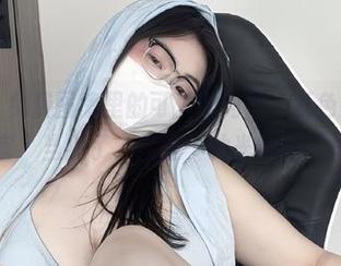 微密圈 - 免费图集里的可爱的肉巴，紫色梦中撩拨你的感官，当然了，这是一种光影的“扑通”。