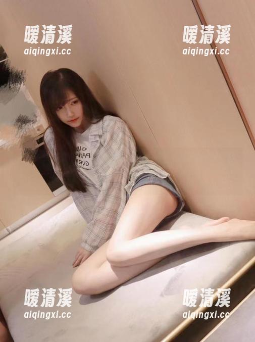 这套作品里难道藏了点什么？啾小妍无意间就能把别人拍得毫不费力？