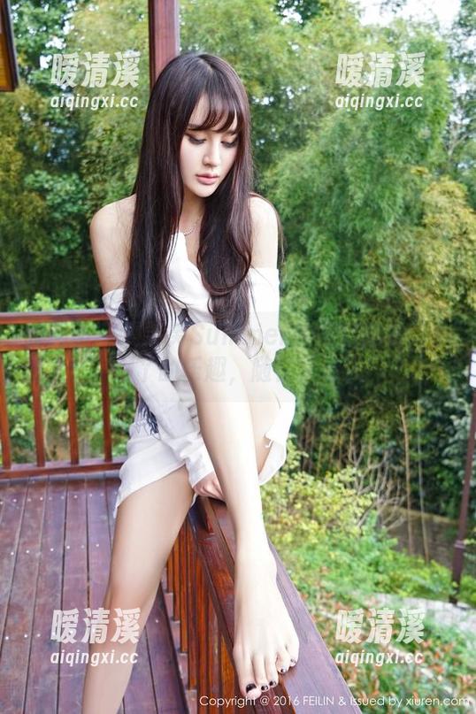 嗲囡囡 - 夏笑笑Summer的棉袜图集：小脚丫的乐趣，随性又迷人